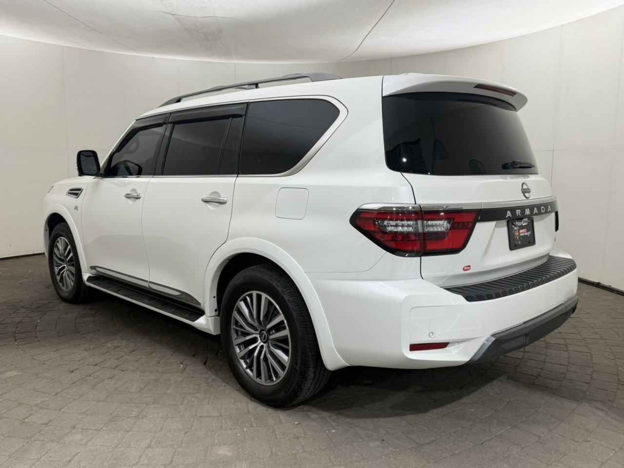 Used 2021 Nissan Armada SL w/ Captain's Chairs Package AWD/4WD image 5