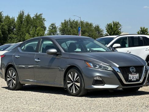 Used 2022 Nissan Altima 2.5 SV w/ SV Premium Package FWD image 10