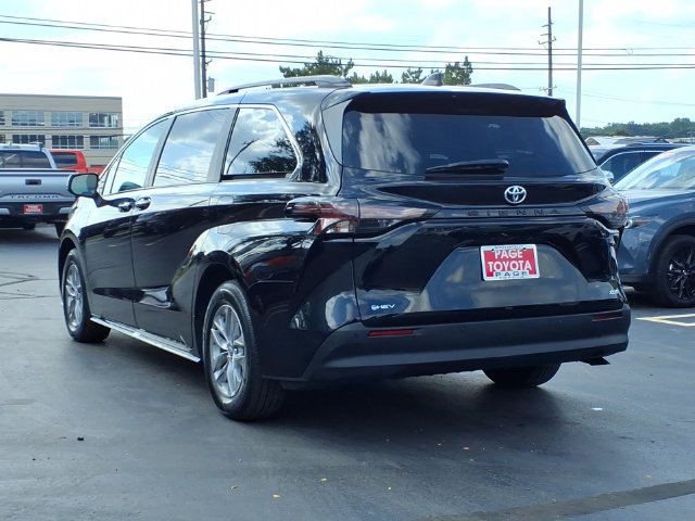 Certified 2026 Toyota Sienna XLE FWD image 6