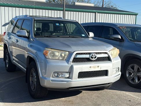 Used 2013 Toyota 4Runner SR5 image 3