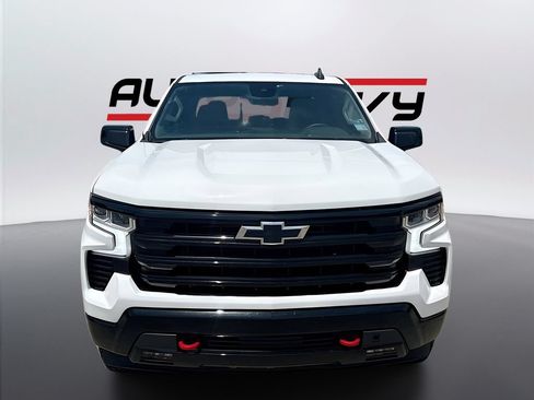 Used 2025 Chevrolet Silverado 1500 LT Trail Boss w/ Convenience Package II AWD/4WD image 2