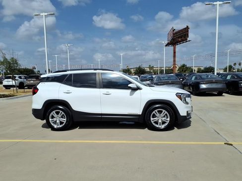 Used 2022 GMC Terrain SLE w/ Driver Convenience Package FWD image 6