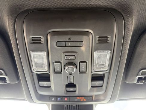 Used 2023 GMC Yukon SLT w/ SLT Premium Package AWD/4WD image 25