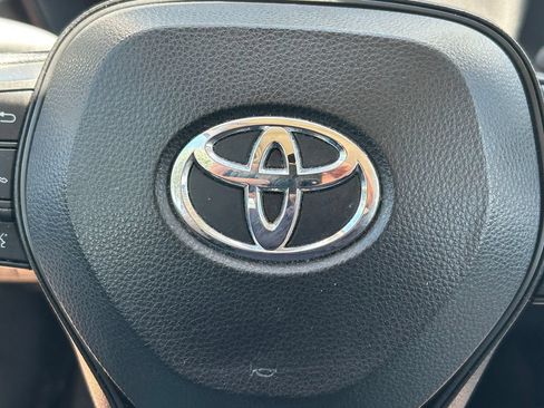 Used 2021 Toyota Corolla LE FWD image 31