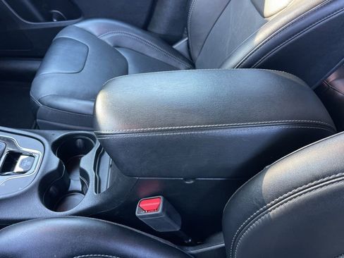 Used 2023 Jeep Cherokee Altitude Lux image 13