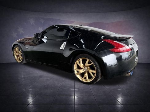 Used 2017 Nissan 370Z w/ Sport Package image 14