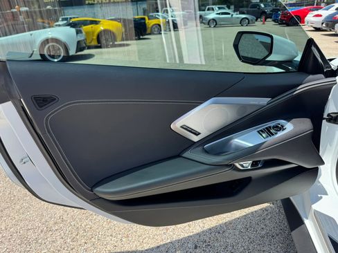 Used 2021 Chevrolet Corvette Stingray Preferred Cpe w/ Engine Appearance Package RWD image 17