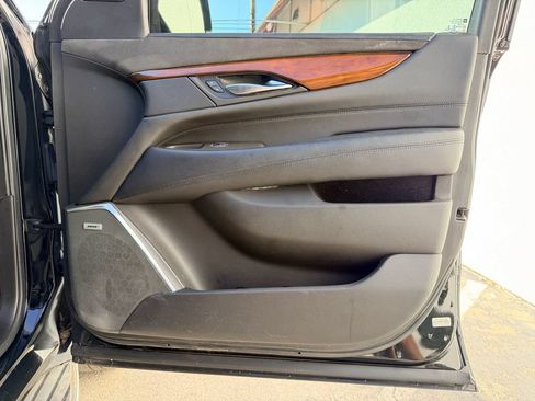 Used 2016 Cadillac Escalade Luxury AWD/4WD image 27