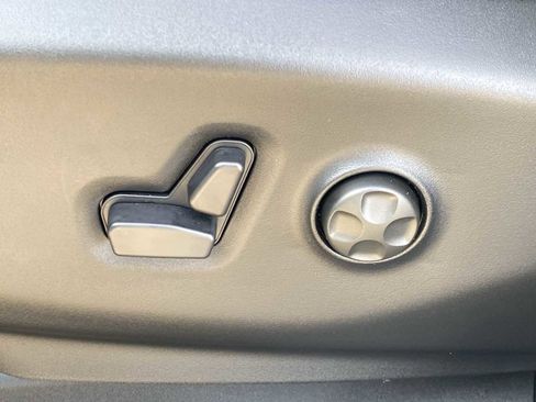 New 2026 Chrysler Pacifica Select FWD image 21