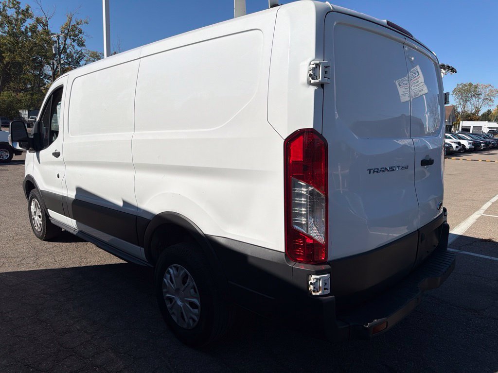 Used 2017 Ford Transit 250 130 Low Roof w/ Exterior Upgrade Package RWD image 7