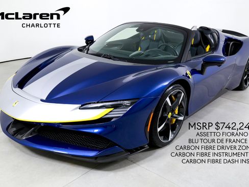 Used 2022 Ferrari SF90 Spider image 1