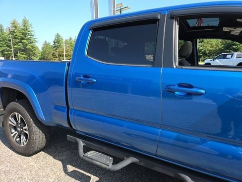 Used 2017 Toyota Tacoma TRD Sport AWD/4WD image 35
