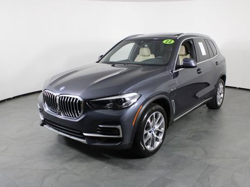Used 2022 BMW X5 xDrive45e w/ Premium Package image 2