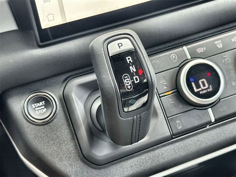 Used 2025 Land Rover Defender 110 S image 27