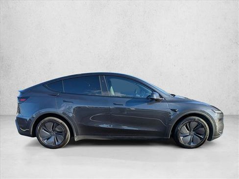 Used 2026 Tesla Model Y Long Range image 4