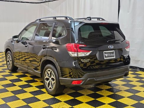 Used 2022 Subaru Forester Premium AWD/4WD image 5