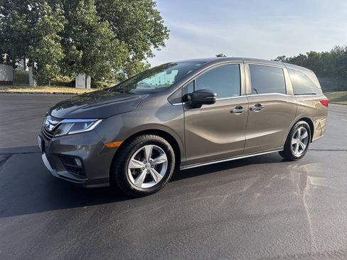 Used 2018 Honda Odyssey EX-L image 2