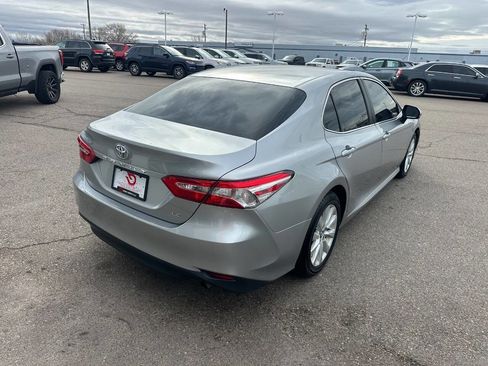Used 2018 Toyota Camry LE image 5