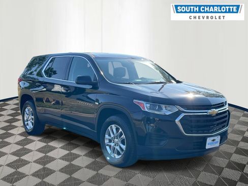 Used 2021 Chevrolet Traverse LS FWD image 3