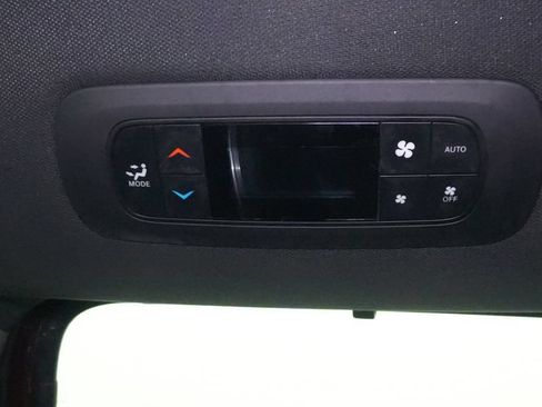 Used 2021 Chrysler Pacifica Touring-L w/ Uconnect Theater Family Group AWD/4WD image 22