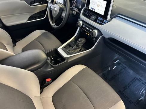 Certified 2025 Toyota RAV4 XLE FWD image 20