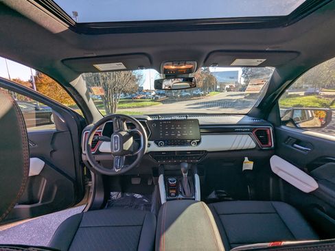 Used 2023 GMC Canyon AT4X image 12