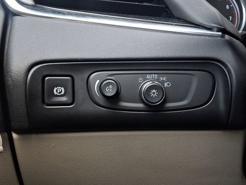 Used 2018 Buick Enclave Essence FWD image 28