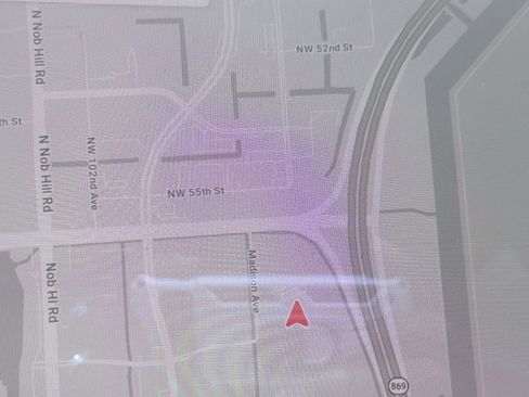 Used 2022 Tesla Model Y Long Range image 24