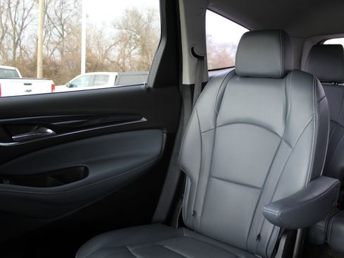Used 2019 Buick Enclave Essence image 12