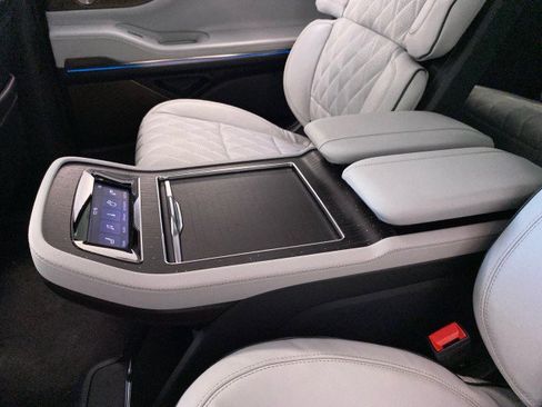 New 2026 Lincoln Navigator L Black Label AWD/4WD image 14