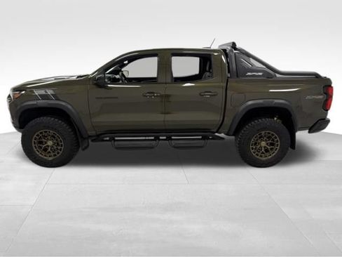 Certified 2025 Chevrolet Colorado ZR2 w/ Midnight Edition AWD/4WD image 3