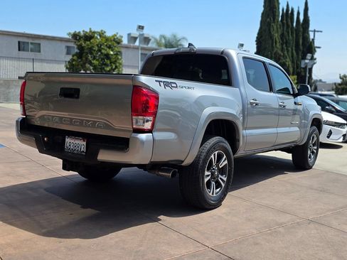 Used 2017 Toyota Tacoma TRD Sport w/ Tow Package RWD image 12