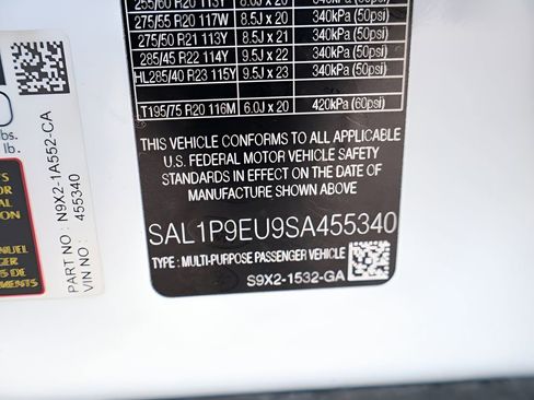 Used 2025 Land Rover Range Rover Sport SE AWD/4WD image 40