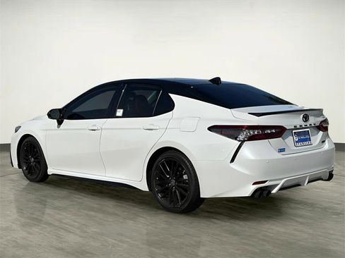 Used 2022 Toyota Camry XSE image 4
