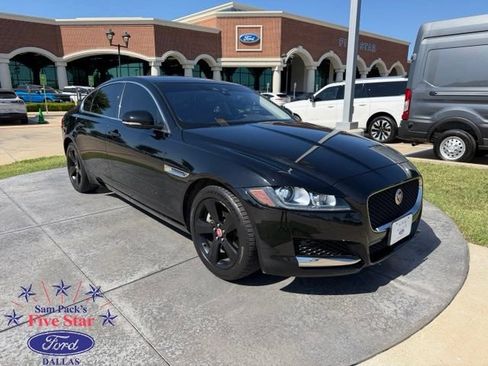 Used 2018 Jaguar XF RWD image 1