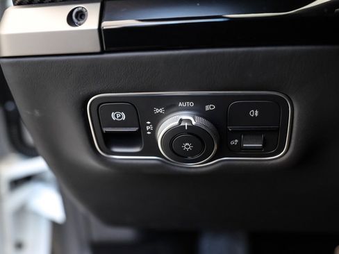 New 2025 Aston Martin V8 Vantage Coupe image 26