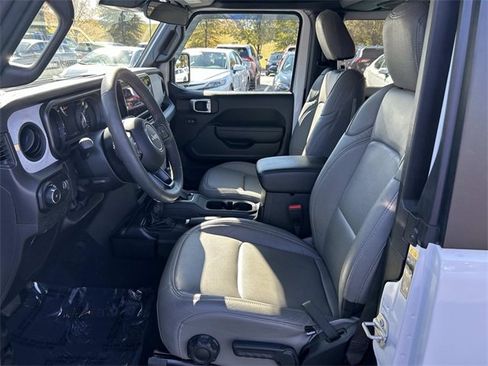 Used 2024 Jeep Wrangler Sport S image 15