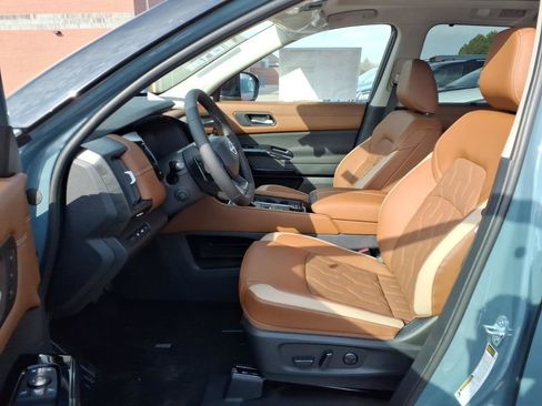 New 2026 Nissan Pathfinder Platinum image 25