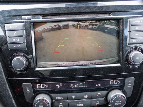Used 2020 Nissan Rogue SV FWD image 24