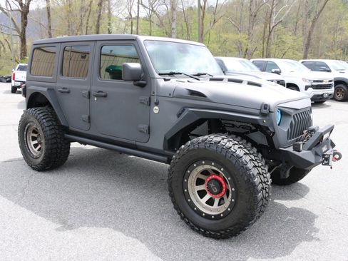 Used 2020 Jeep Wrangler Unlimited Sahara image 9