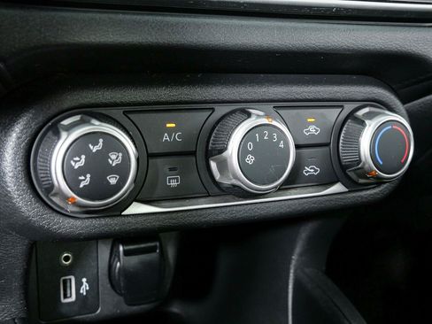 Used 2020 Nissan Versa S FWD image 14