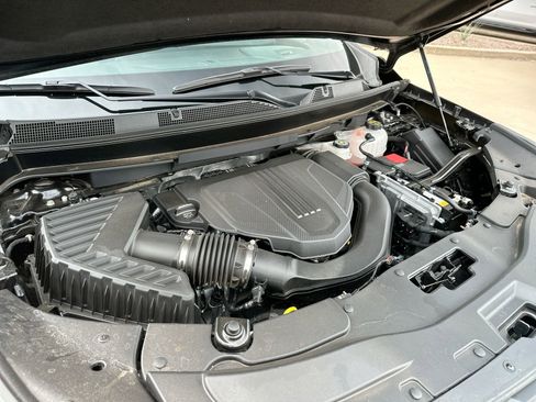 Used 2025 Chevrolet Traverse LT image 25