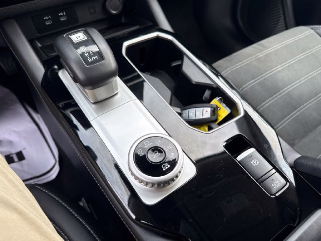 Used 2025 Mitsubishi Outlander AWD image 35