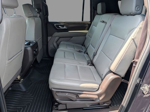 Used 2022 Chevrolet Suburban LT AWD/4WD image 33
