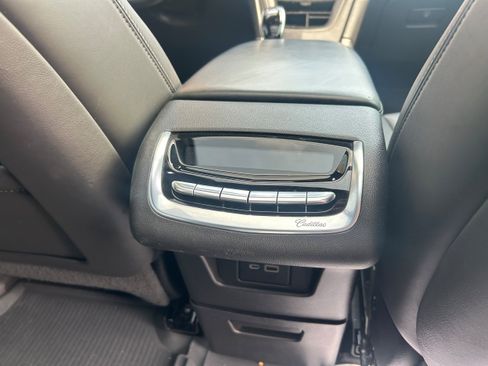Used 2021 Cadillac XT6 Premium Luxury w/ Platinum Package AWD/4WD image 16