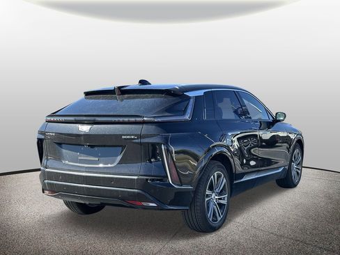 New 2025 Cadillac Lyriq Luxury image 2