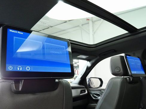 Used 2023 Chevrolet Suburban RST image 21