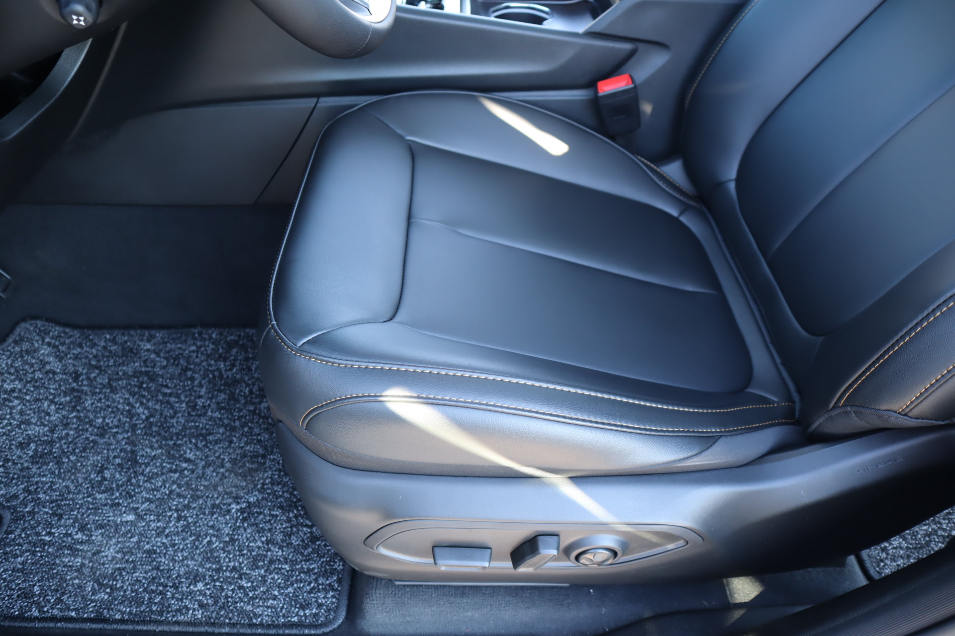 New 2026 Jeep Grand Cherokee Limited AWD/4WD image 12