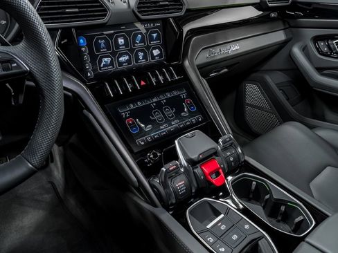 Used 2021 Lamborghini Urus image 24