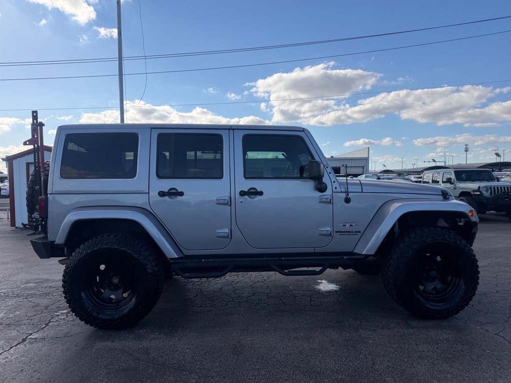 Used 2017 Jeep Wrangler Unlimited Sahara w/ Max Tow Package AWD/4WD image 4